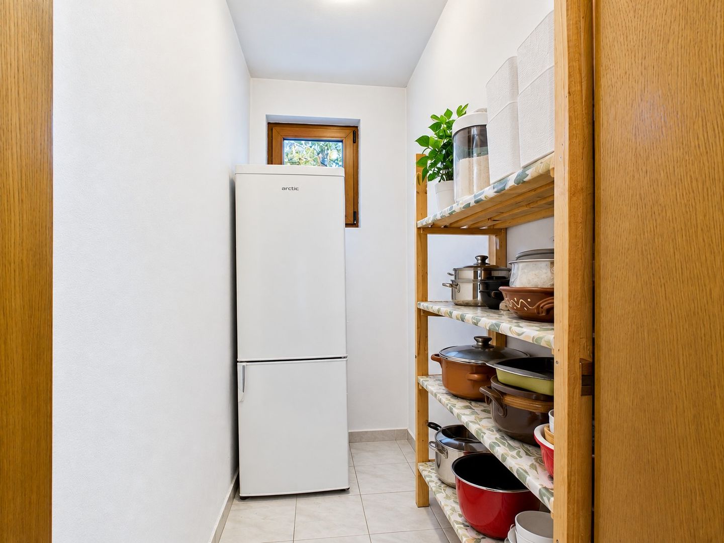 Vilă cu 8 camere de vânzare, piscina, livada, iesire la Balta Pasarea - Poză 14