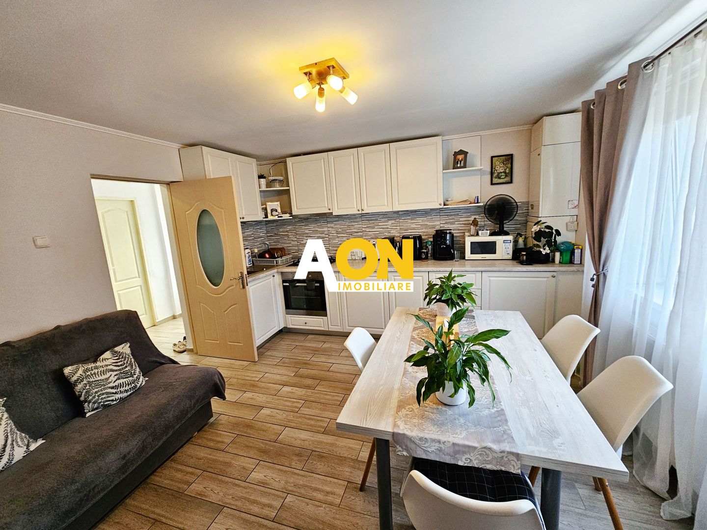 Casa 4 camere, 2 bai, 2 bucatarii, 1050 mp teren, zona Centru - Poză 7