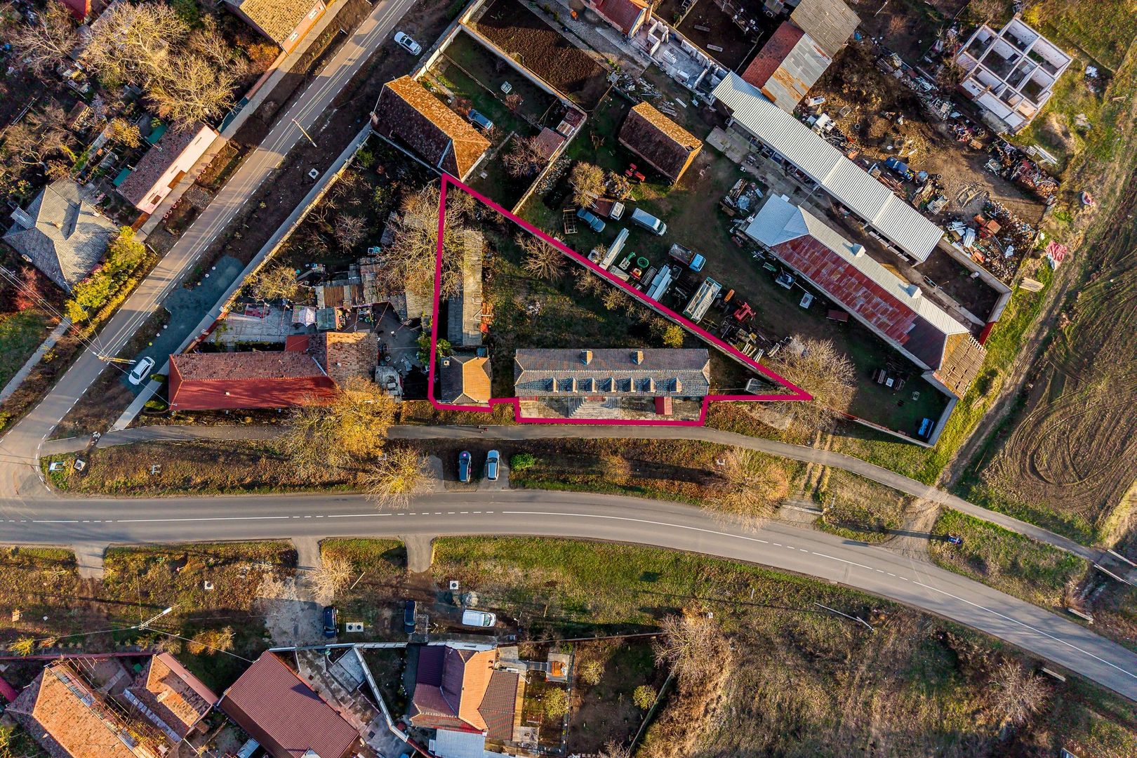 Clădire potrivită pentru proiecte educaționale sau de îngrijire - Poză 9