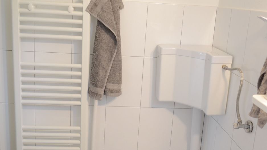 Casa renovata la tara complet mobilata si utilata - Poză 13