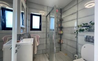 Duplex elegant cu 5 camere, 2 bai, curte in Cristian - Poză 21