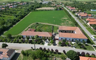 Casa cu istorie in Petrovaselo - Poză 16