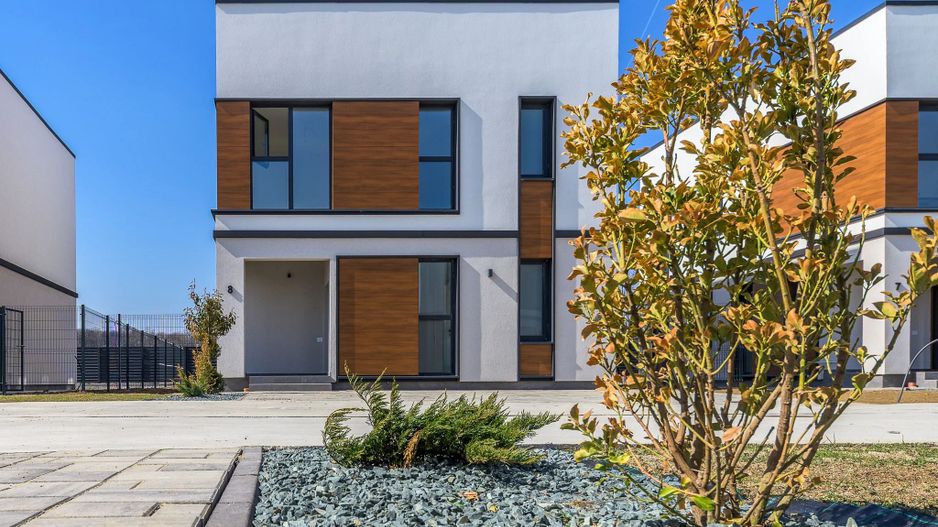 VILĂ INDIVIDUALĂ CU PANOURI FOTOVOLTAICE | COMPLEX CU PISCINA | TUNARI - Poză 1