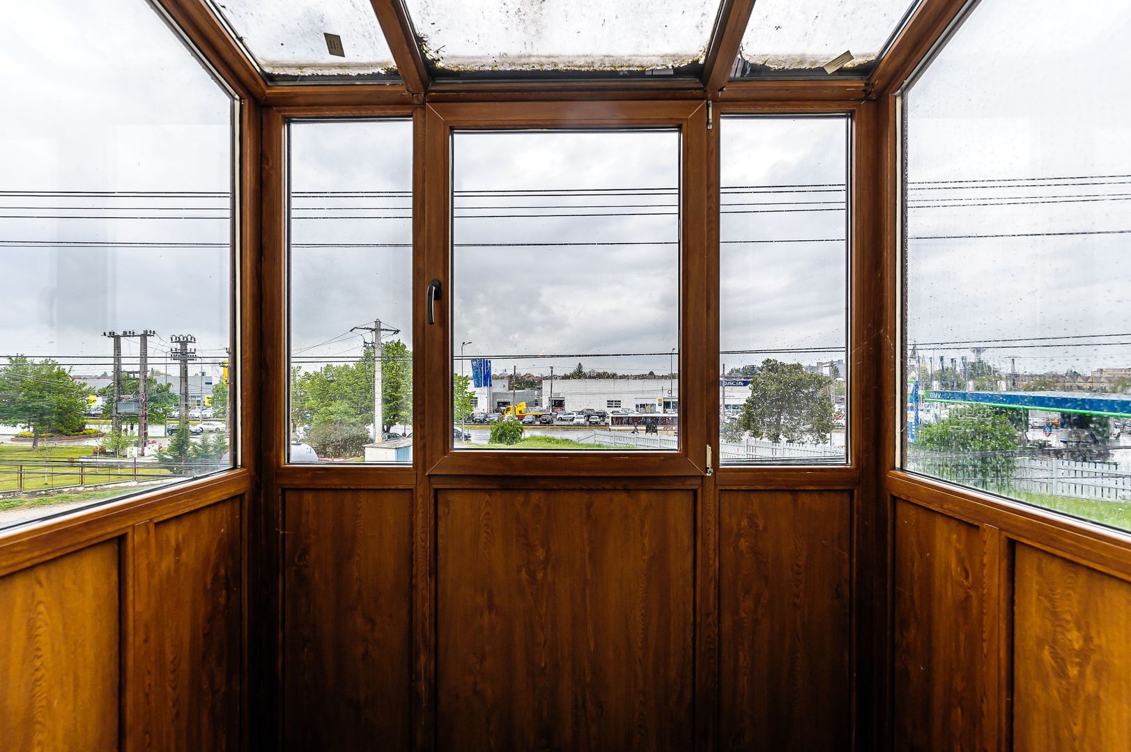 Imobil spațiu comercial și 11 apartamente - Poză 12