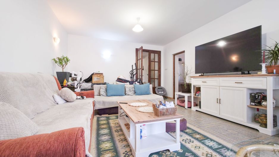 Casă 11 camere cu livadă pe Strada Republicii, Dragomirești-Deal - Poză 1