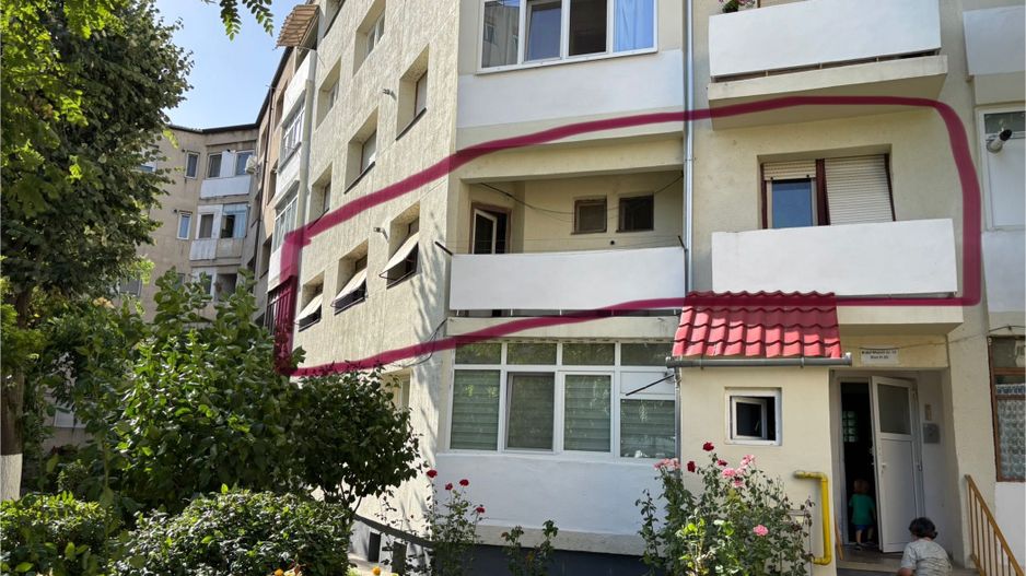 BRASADAS vinde ap 3 cam etaj 1/4 in Micro 16. - Poză 1