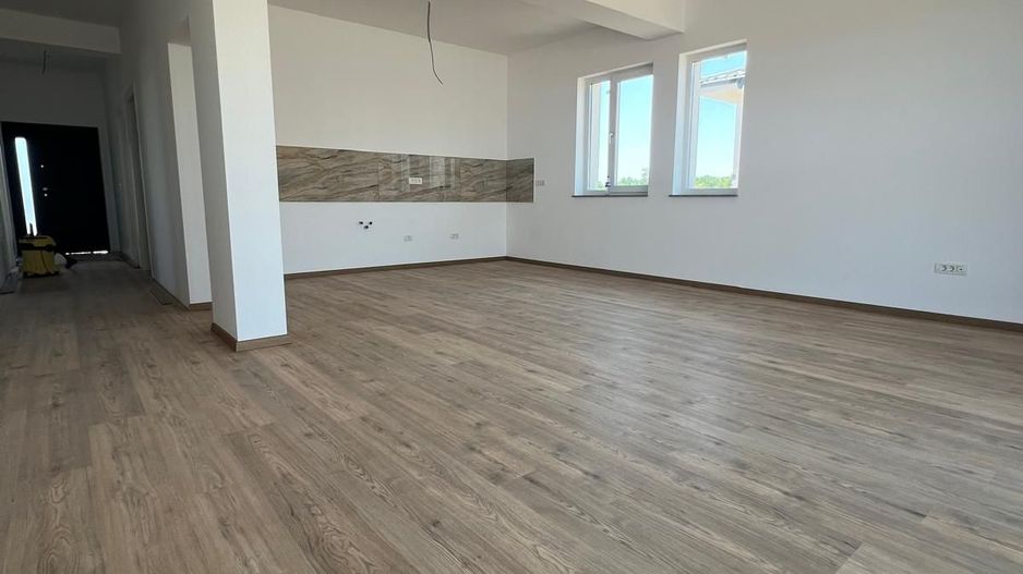 Casa parter Tunari 5 camere curte 500m2, UTILITATI, zona buna - Poză 4