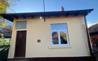 2 corpuri de Casă renovate + teren 125 mp Campina - Poză 1