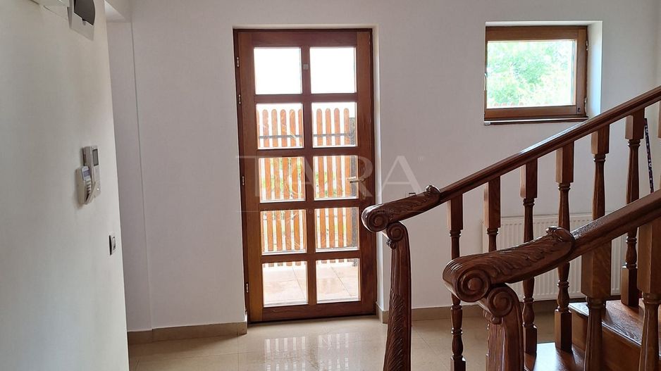 Casa deosebită în Europa – stil clasic, terase și grădină amenajata - Poză 5