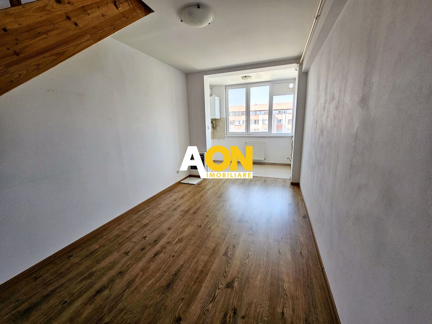 Apartament tip Penthouse, 4 camere, 2 bai, 108 mp utili + boxa, Centru - Poză 2