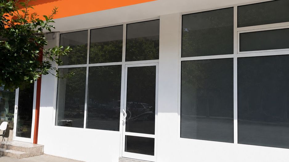 Spatiu comercial de inchiriat, 3 camere, 83 mp utili, vad bun, Sebes - Poză 1