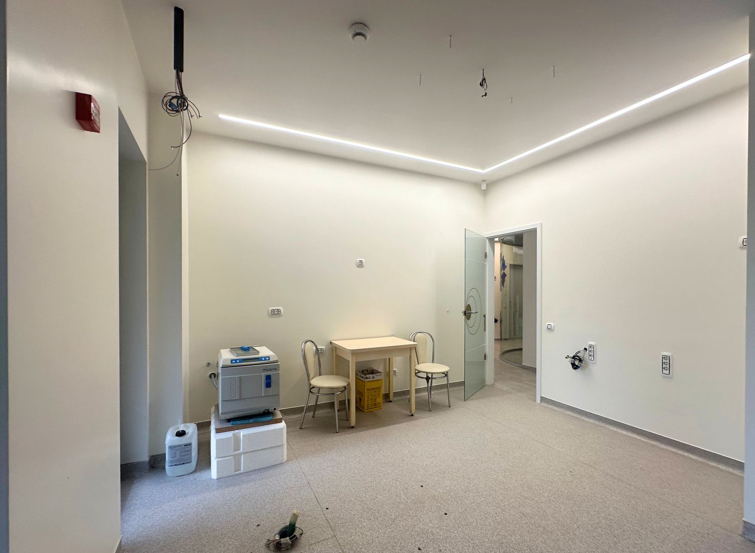 De vânzare Centru Medical Multifuncțional 196 mp zona Coresi - Poză 8