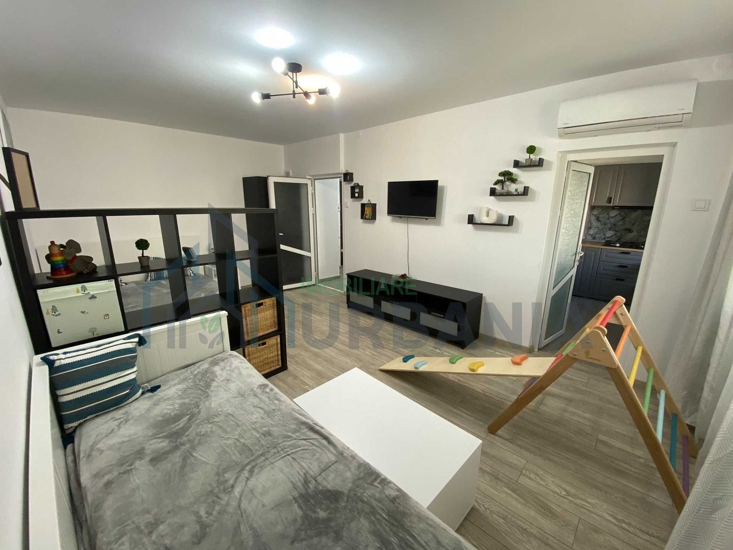 Apartament renovat complet utilat cu parcare în cartierul Tătărași, Iași - Poză 1
