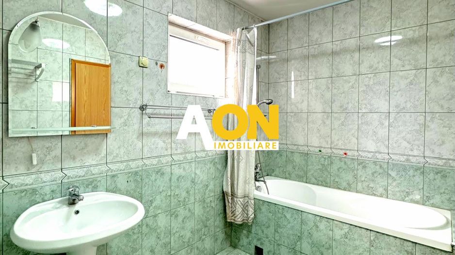 Casa P+1, 912 mp teren, 5 camere, strada asfaltata, zona Lipoveni - Poză 8