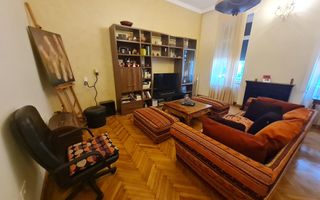 Vila deosebitǎ în zona centrala - Poză 1