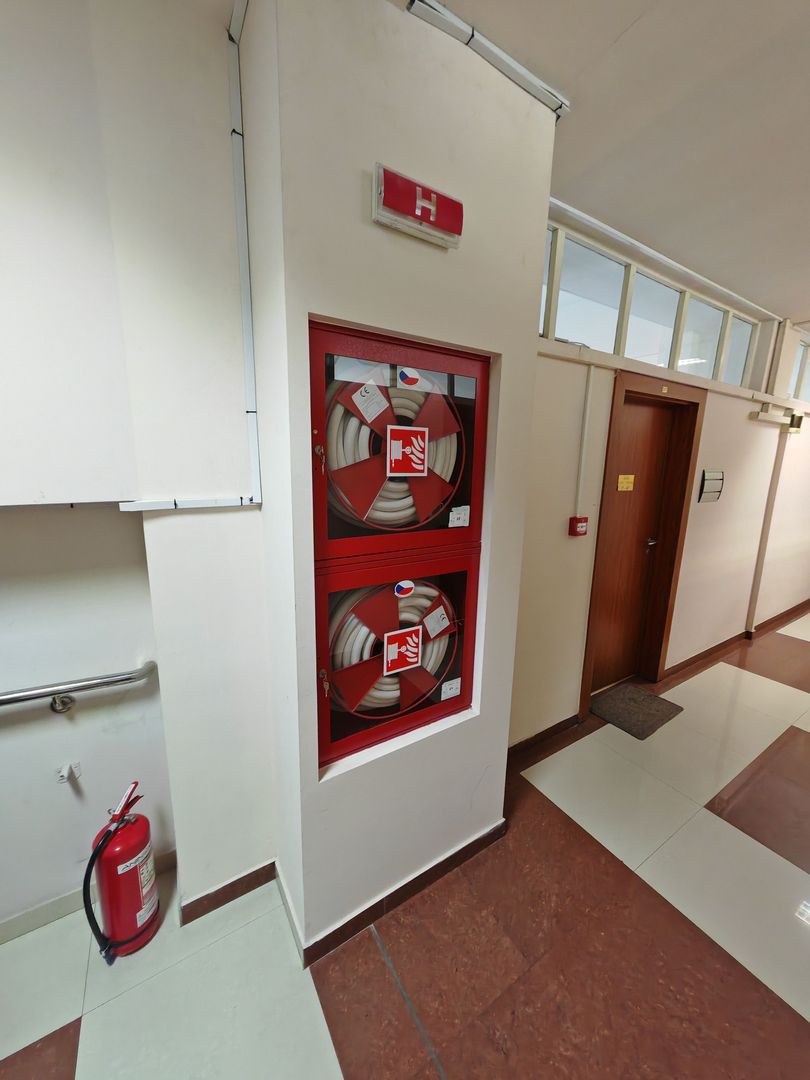 Birouri spatioase in cladire de birouri - Poză 5