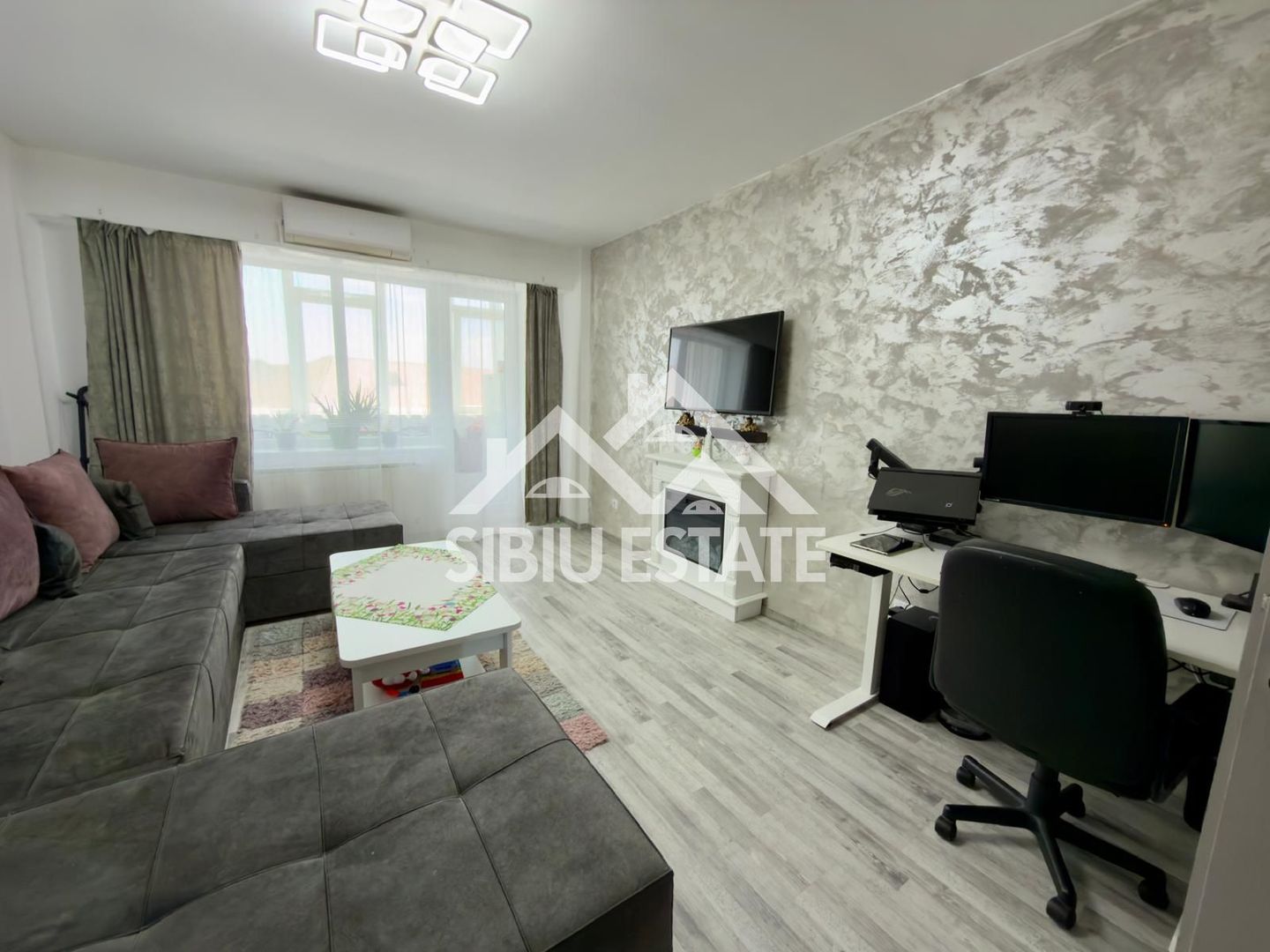 Apartament 75 mp. 3 camere 3 balcoane  decomandat in Sibiu- Terezian - Poză 2
