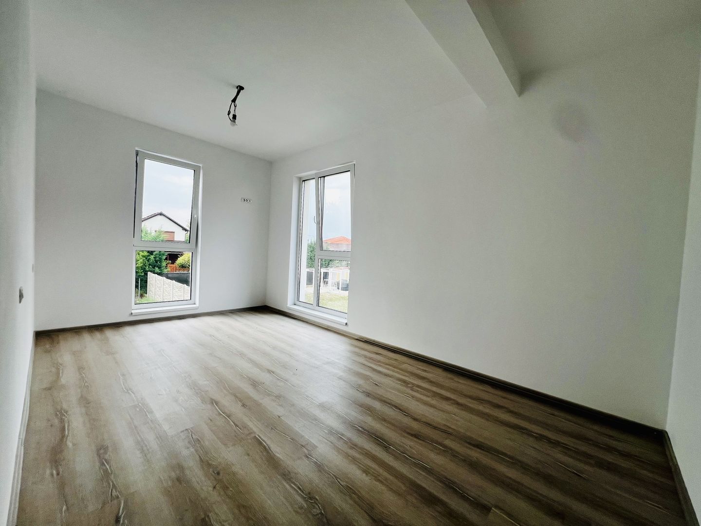 Duplex nou cu 4 dormitoare -Dumbravita, la 5 minute de Parcul Central - Poză 12