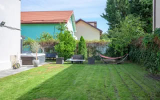 Vilă renovată P+1+M  | Foișor vitrat, grădină și jacuzzi - Poză 48