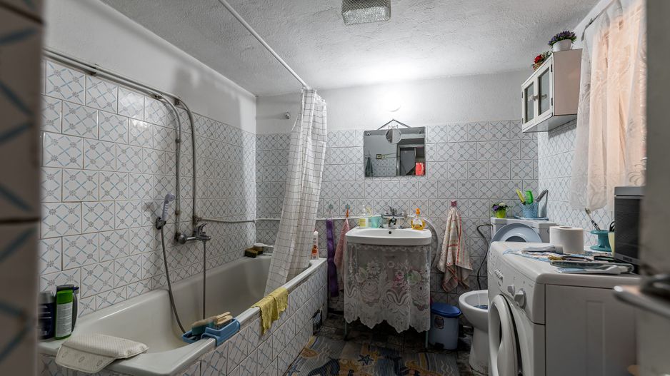 Casa 3 camere, bucatarie si baie, in zona centrala din Chisineu-Cris - Poză 10