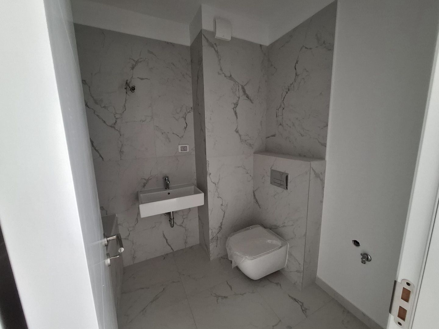 4 camere  Bloc Nou Rezidential Birouri L330 GranVia Lake View - Poză 15