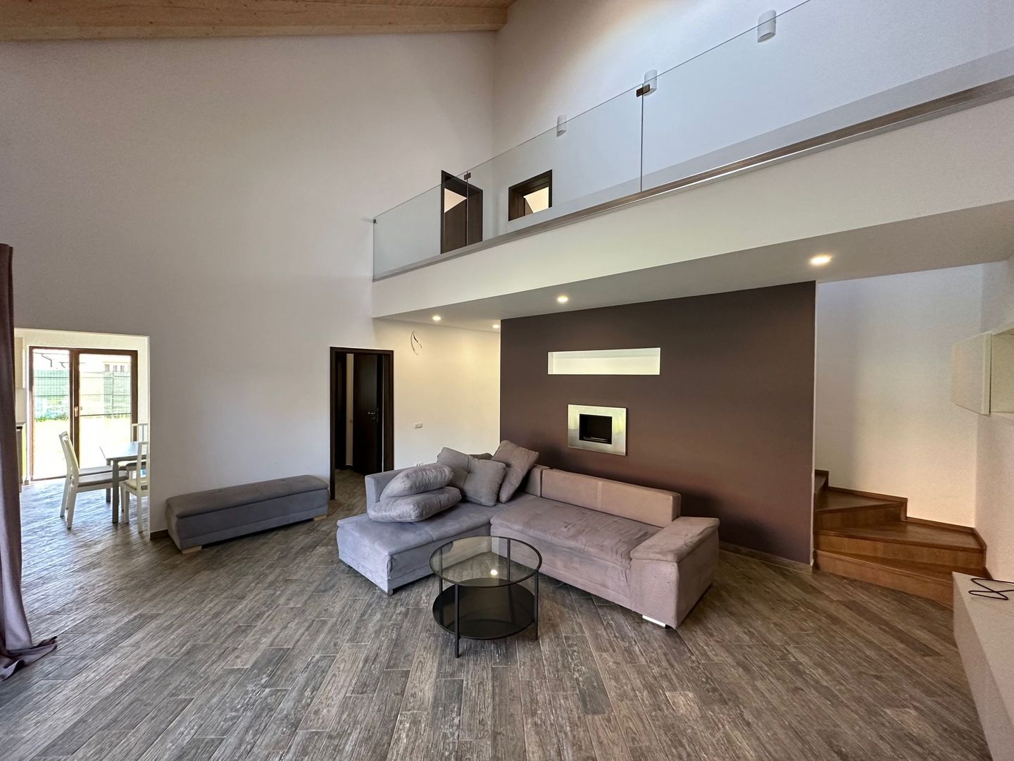 CASA SPATIOASA  CU GARAJ SI TEREN DE 600 MP - Poză 1