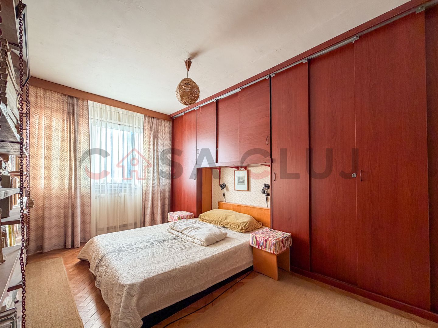 4 camere decomandate etaj intermediar, zona ''La Terenuri" - Poză 1