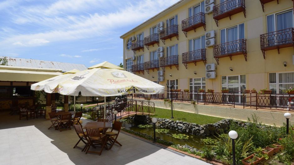 Hotel 45 camere de vânzare în Costinești – aproape de plaja - Poză 1