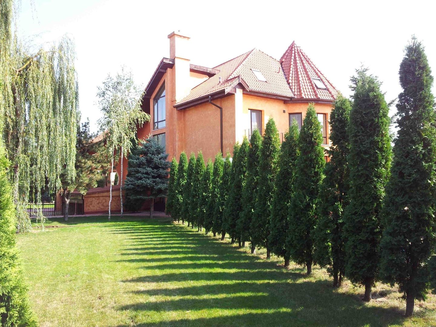 Vila unicata | Teren de 3000 m2 | Piscina si vegetatie matura - Poză 3