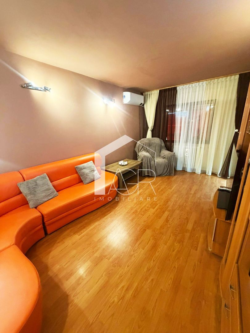 Apartament cu 3 camere, decomandat, zona 9 Mai - Poză 1