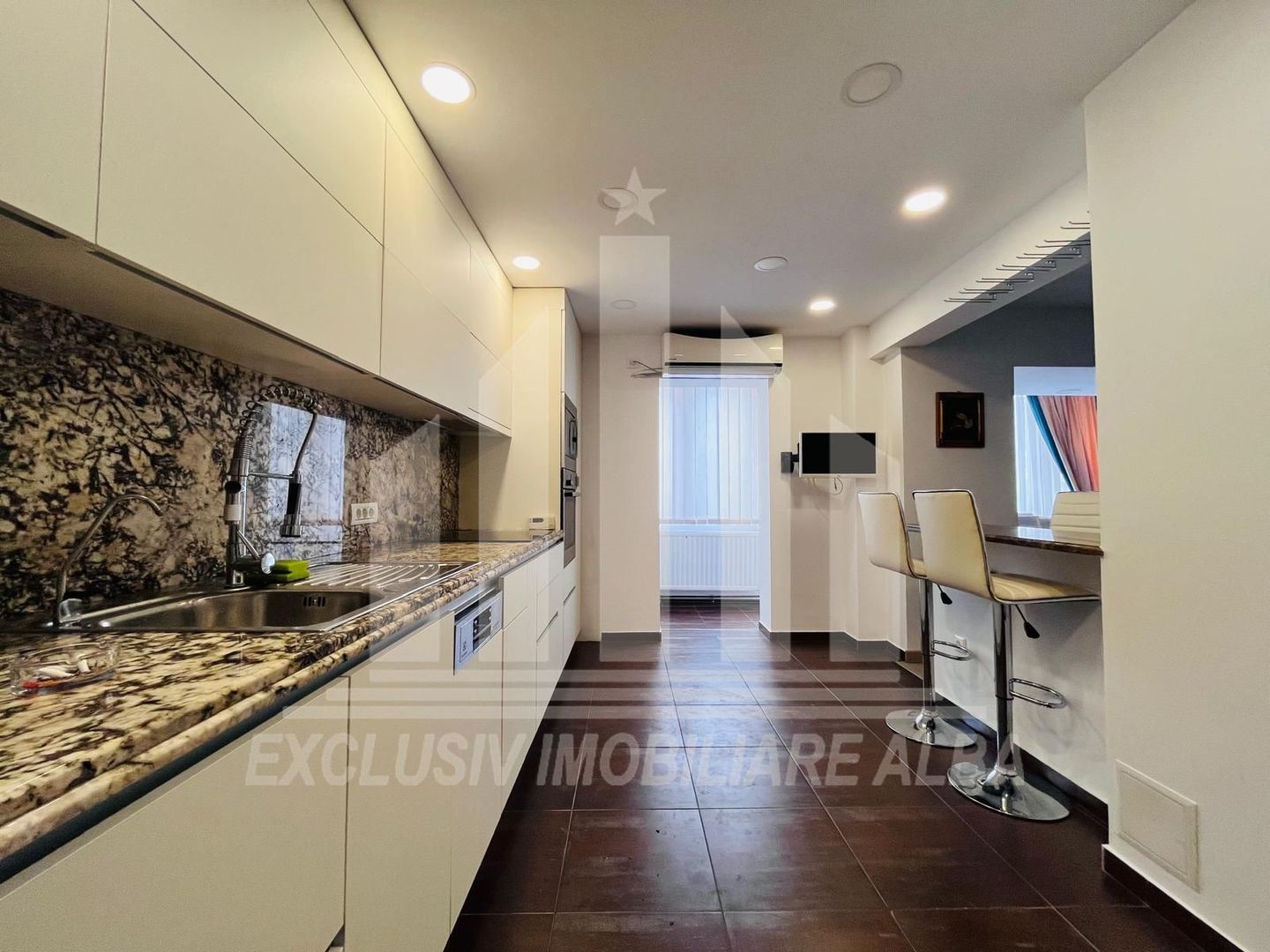 Apartament 4 camere decomandate | 85 mp | 2 bai | Cetate - Poză 2