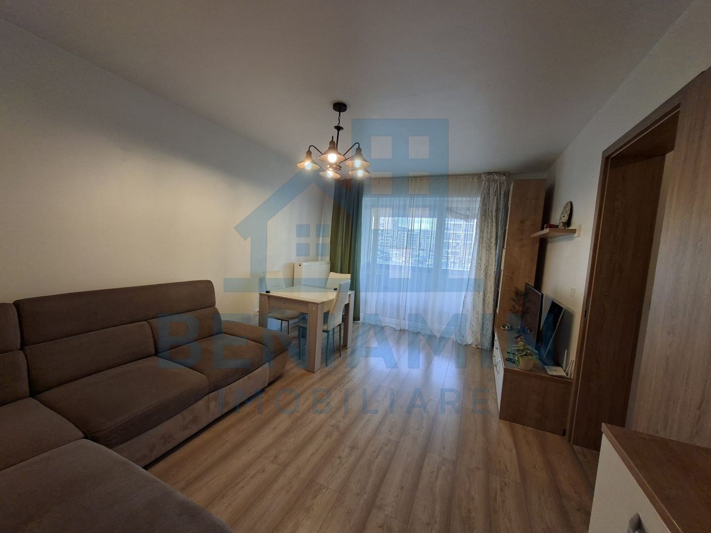 Apartament 2 camere decomandat parter Mall Coresi 50mp parcare boxa - Poză 2