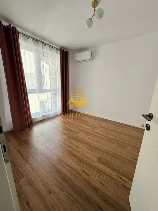 Duplex lux, de închiriat, 5 camere, parcare, curte, terasă,220mp teren - Poză 2