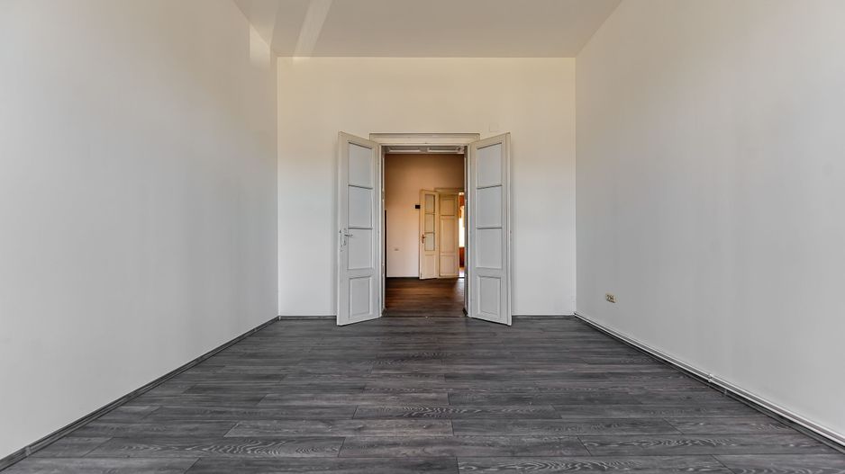 Apartament ultracentral cu 9 camere Arad - Poză 3