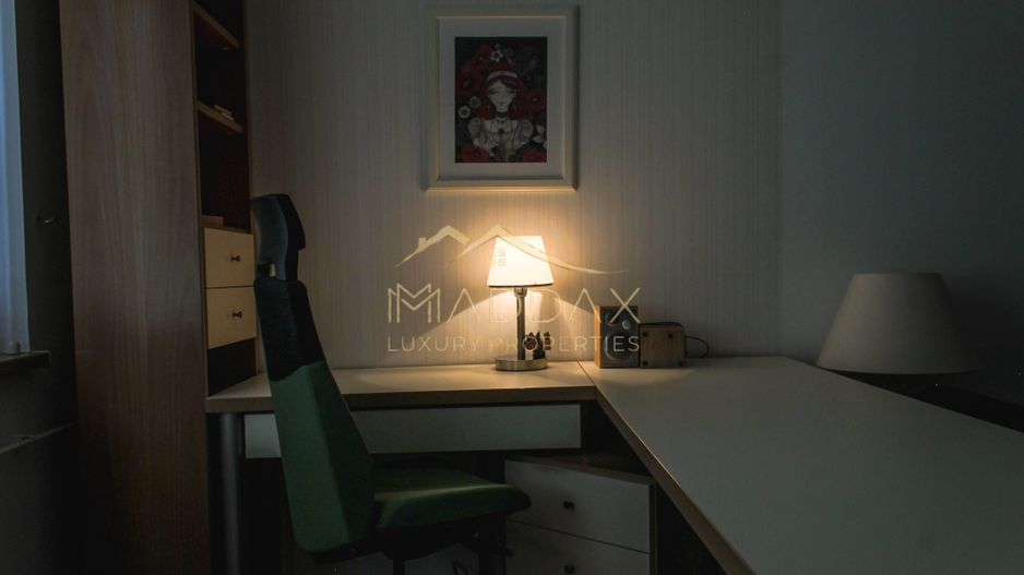 Apartament renovat cu 2 camere langa metrou de închiriat - Poză 1