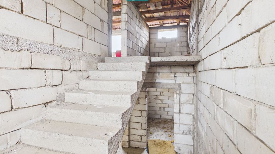 Casă la roșu în localitatea Almaș, Arad. - Poză 6