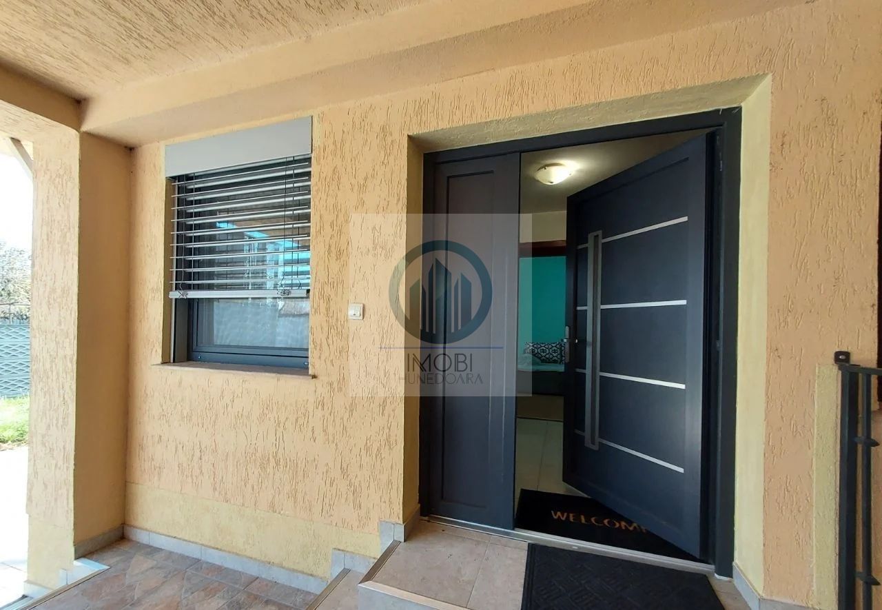 Vila deosebita în loc Simeria, zona ultracentrala - Poză 17