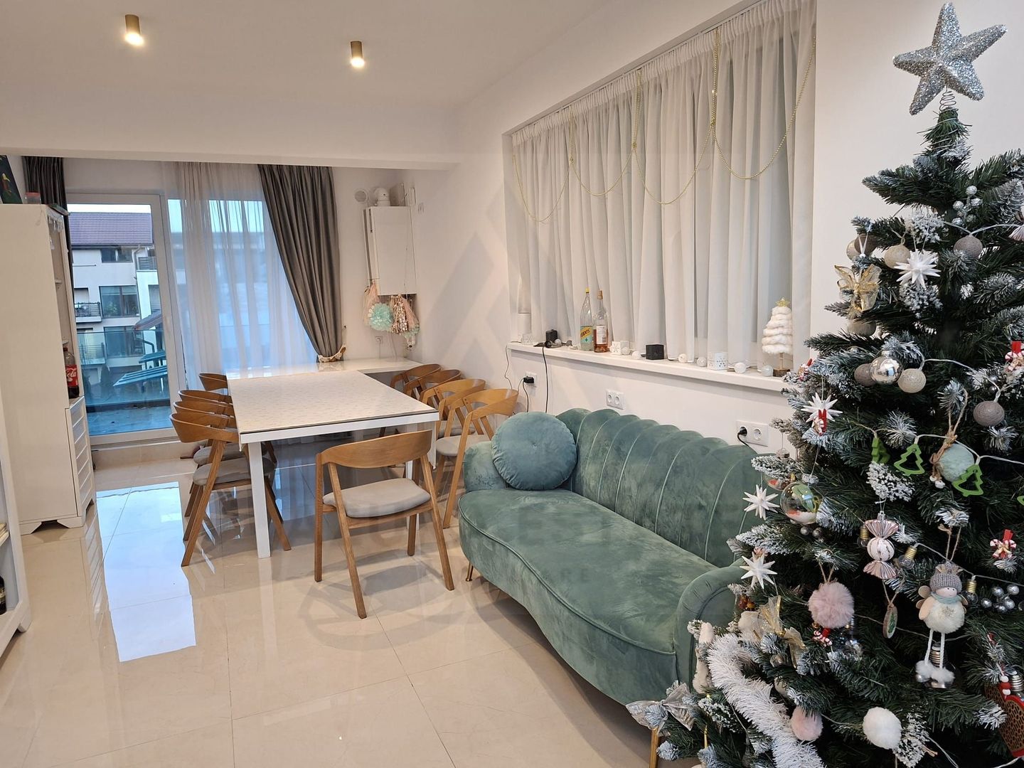 Casa moderna cu 6 camere terase 50 mp si curte in Parcul Sub Arini - Poză 2