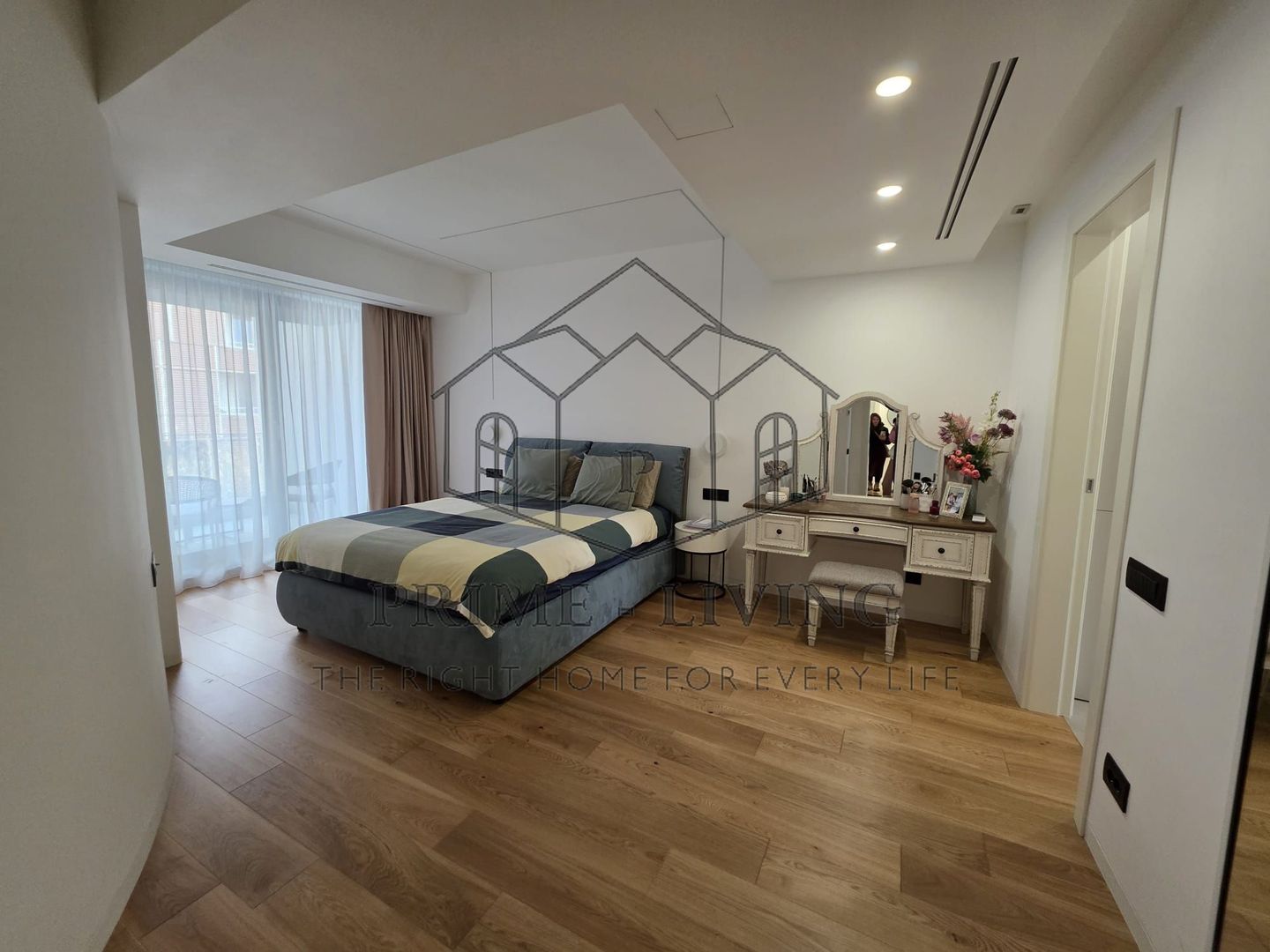 APARTAMENT NOU LA INCHIRIERE CU 4 CAMERE IN AVIATORILOR - Poză 3