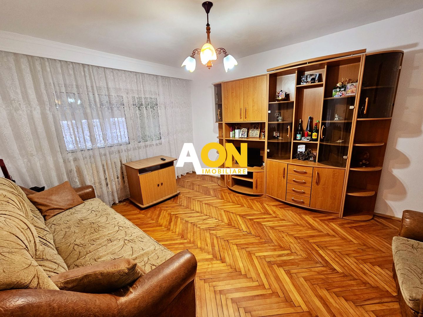 Apartament 2 camere, mobilat, utilat, etaj 3, cu boxa si parcare - Poză 1