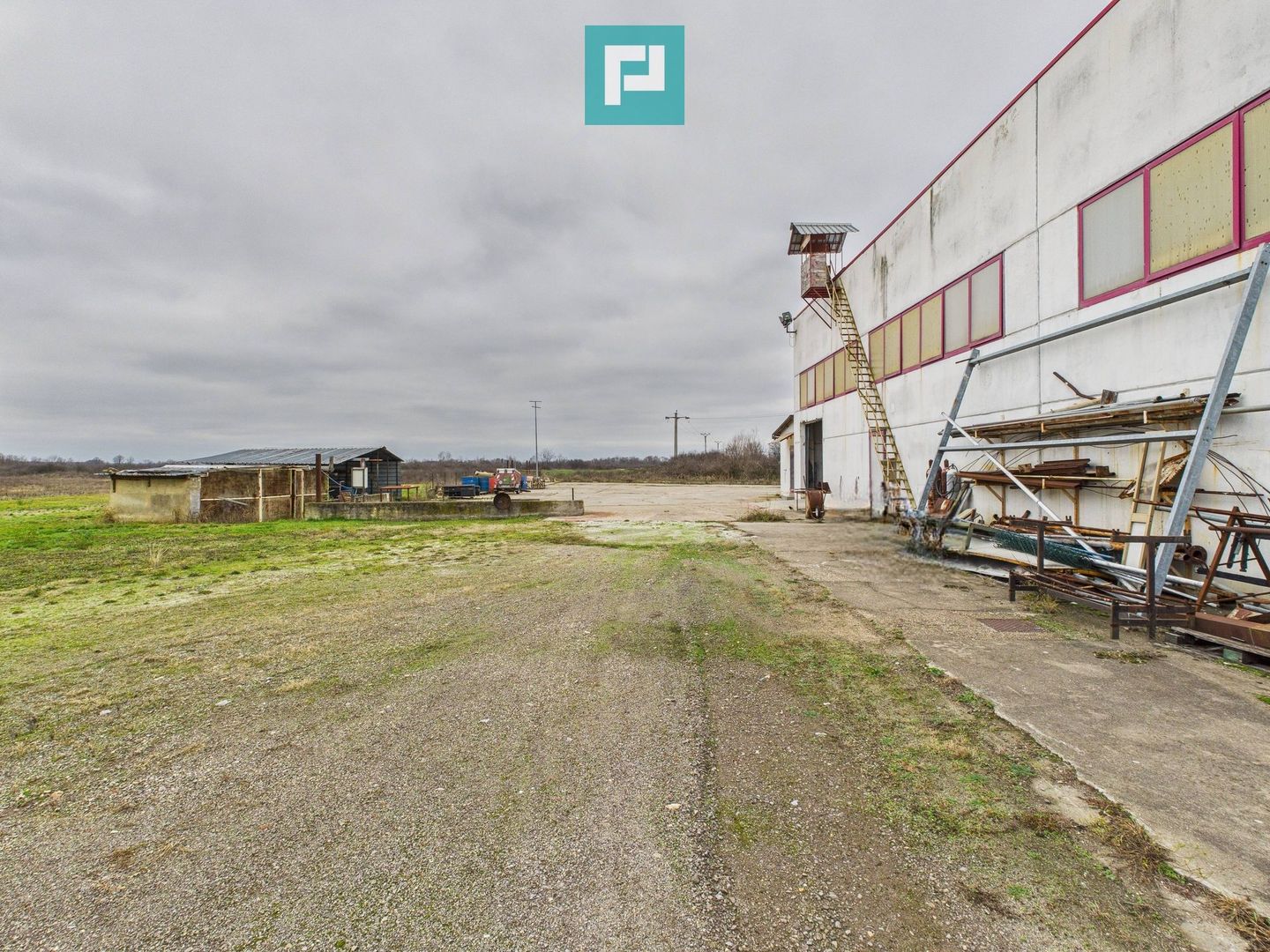 Hală de producție, cu birouri și teren, în Sebiș - Poză 60