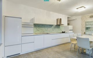 Vilă de lux cu două locuințe, în Dumbrăvița – Locație Excelentă! - Poză 11