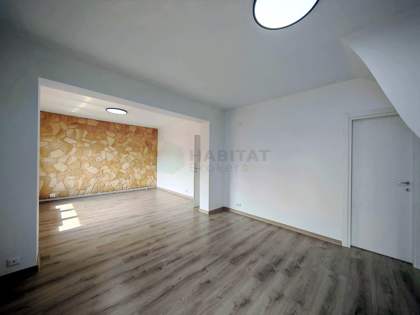 Vilă Individuală cu o curte generoasa zona Aparatorii Patriei - Poză 6