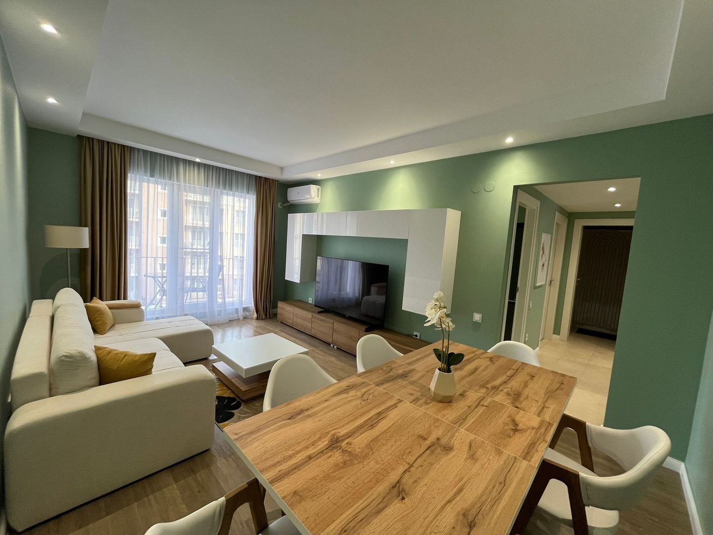 COSMOPOLIS - Apartament cu 4 camere, mobilat si utilat. - Poză 2