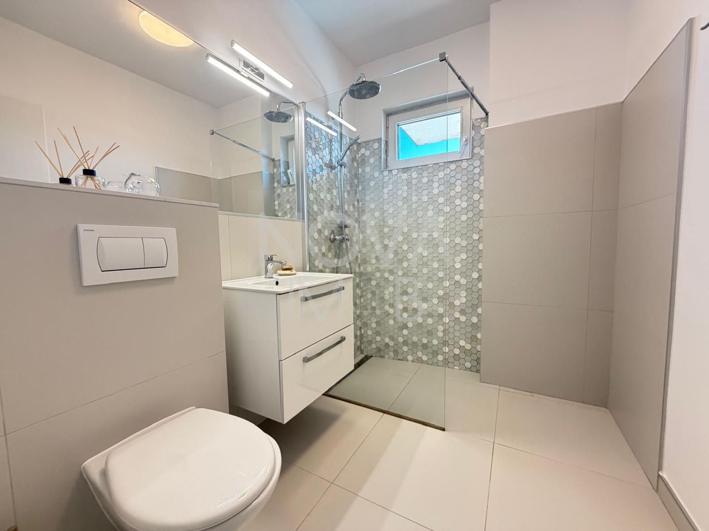 Apartament 3 camere, 2 balcoare, Calea Surii Mici - Poză 11