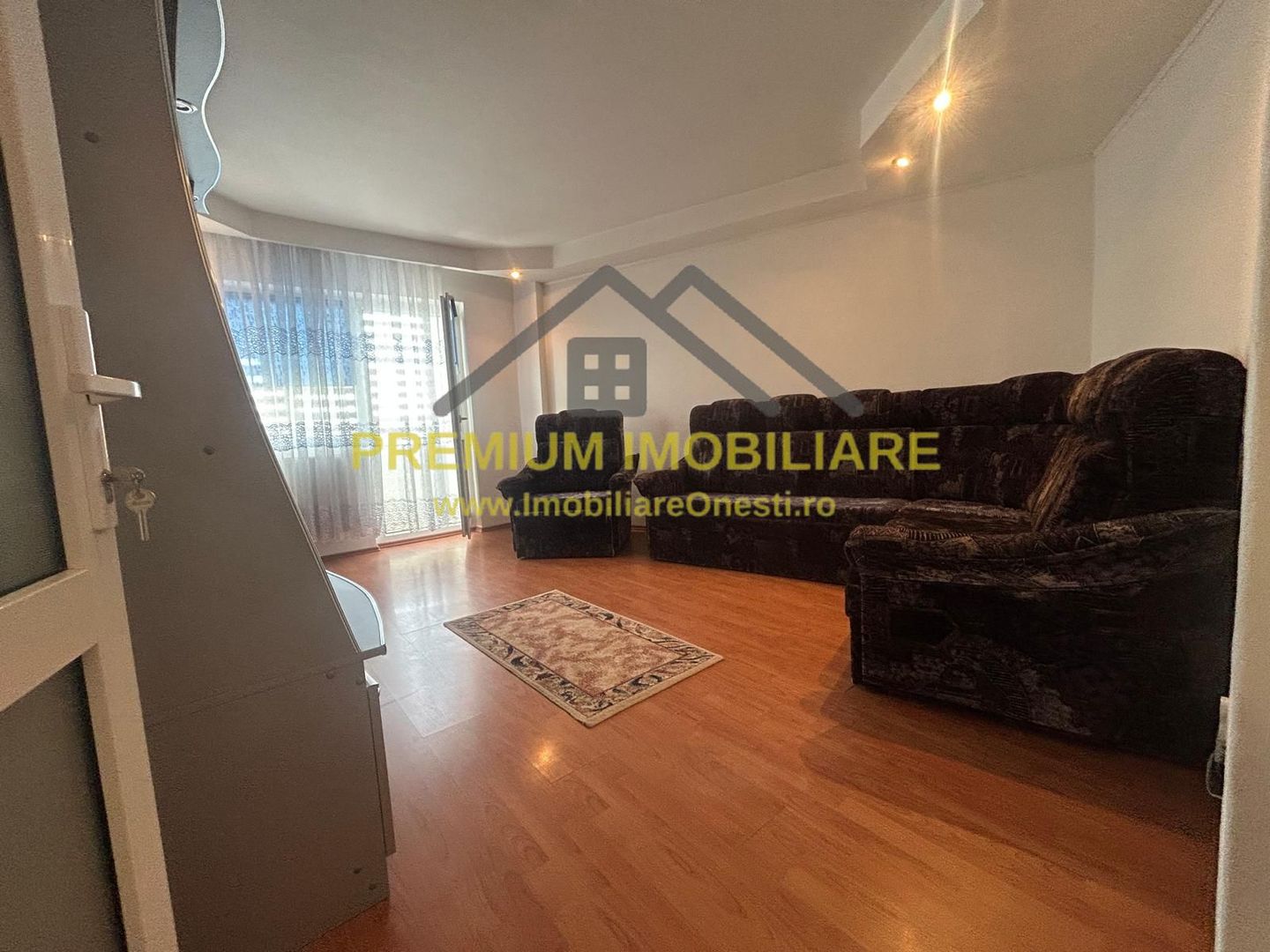 Apartament 2 camere de vânzare zona de jos, Onesti - Poză 2