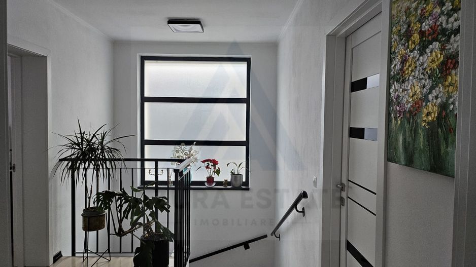 Casa moderna 4 camere 2 bai teren 500 mp terasa si pod in Selimbar - Poză 6