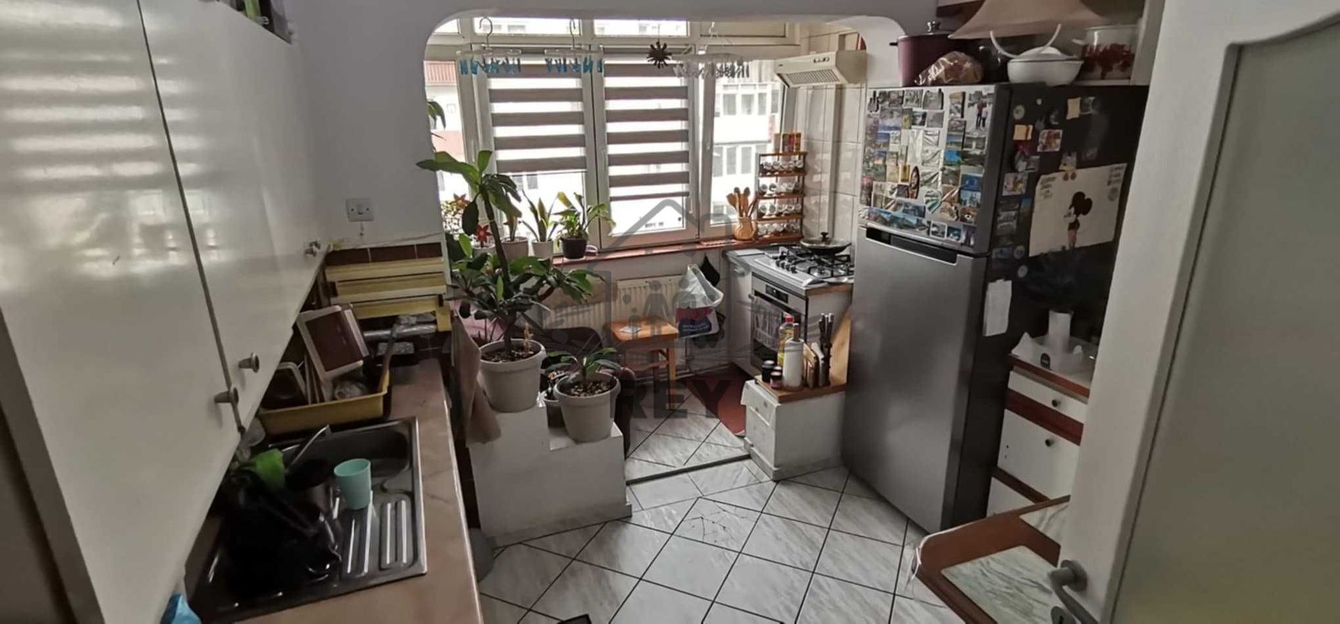 Apartament 3 camere de vânzare zona V. Aron - Poză 1