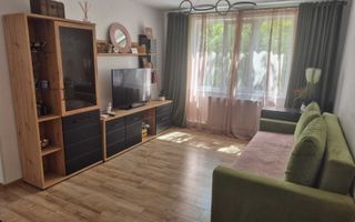 Închiriez apartament cu 3 camere, poziție centrală, aproape de complexul Palas. - Poză 1