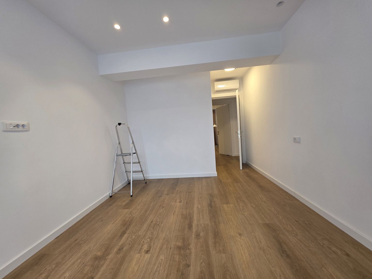 Apartament 4 Camere de vanzare Iancu Nicolae utilat mobilat - Poză 15